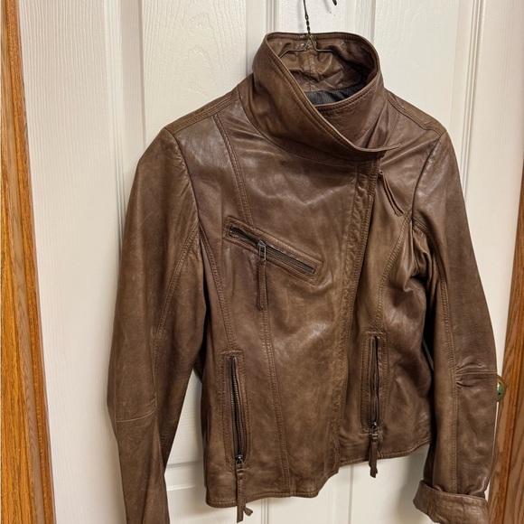 Small brown leather jacket - Picture 3 of 5